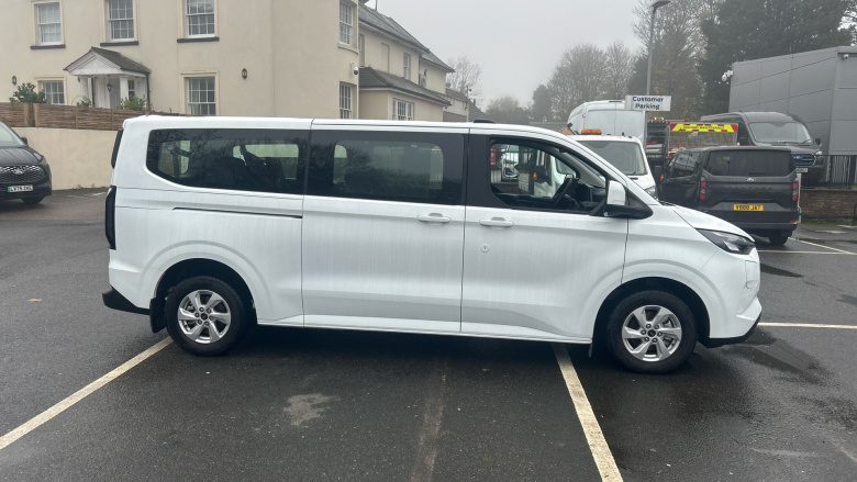 Ford Tourneo Custom 340 L2 Petrol Fwd 2.5 PHEV 232ps H1 Zetec 8 seater Auto